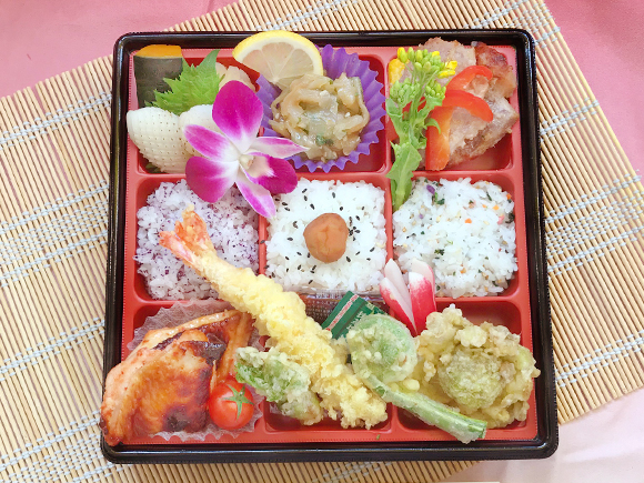 想咲弁当　9枠仕切り　800円～1000円